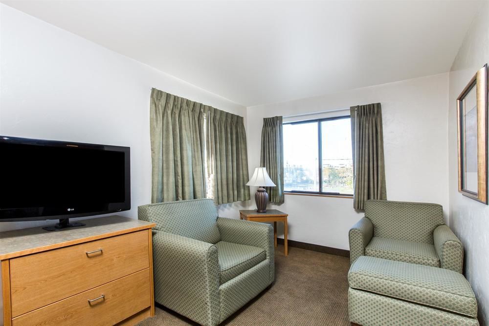 La Quinta By Wyndham Airport Hotel 3*